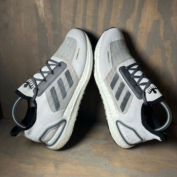 Adidas Mens 8 James Bond 007 Running Shoes Ultraboost White FY0650 Low Top Mesh